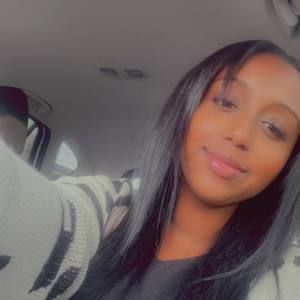 Meet your Posher, Dina